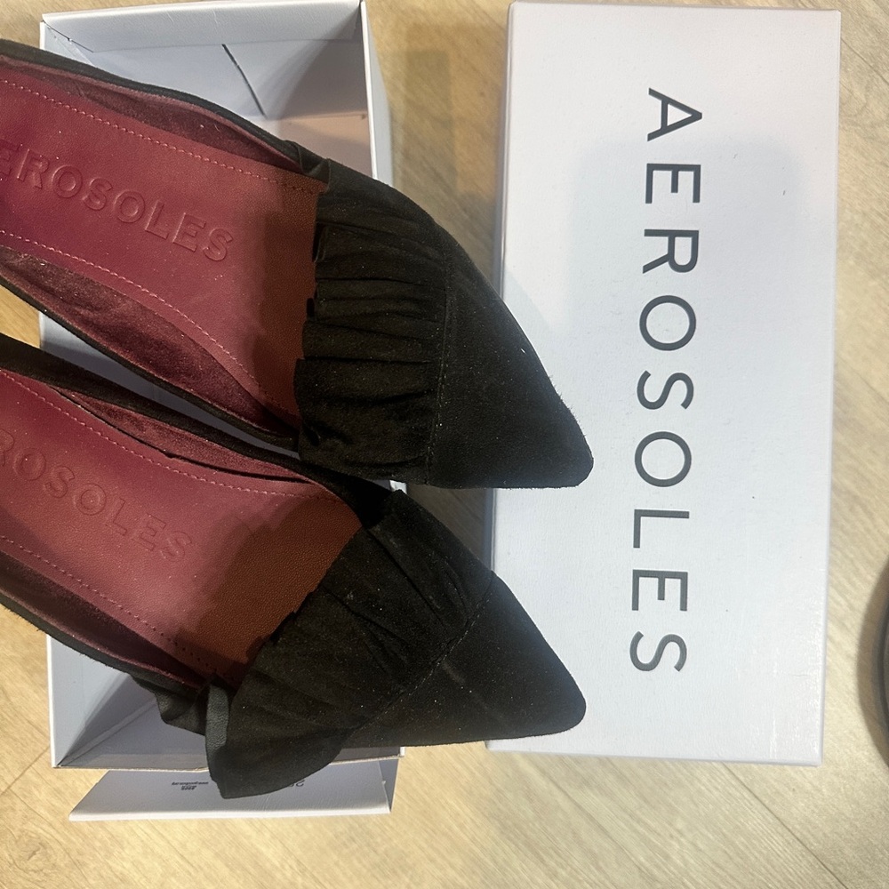 AEROSOLES Black Pointed Toe Flats